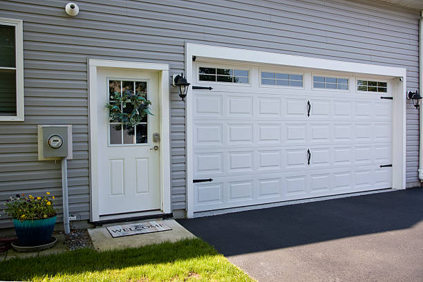 24/7 Emergency Garage Door Roller Replacement experts in Menard, TX